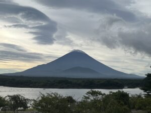 精進湖から見た富士山